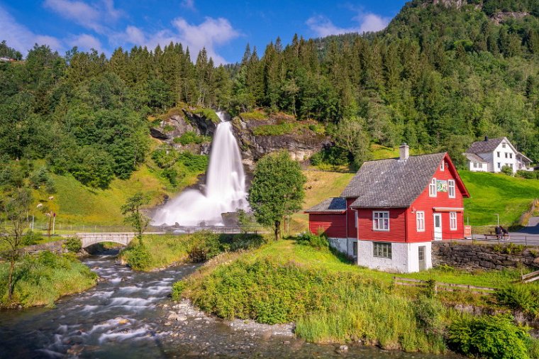 004 Steindalsfossen.jpg